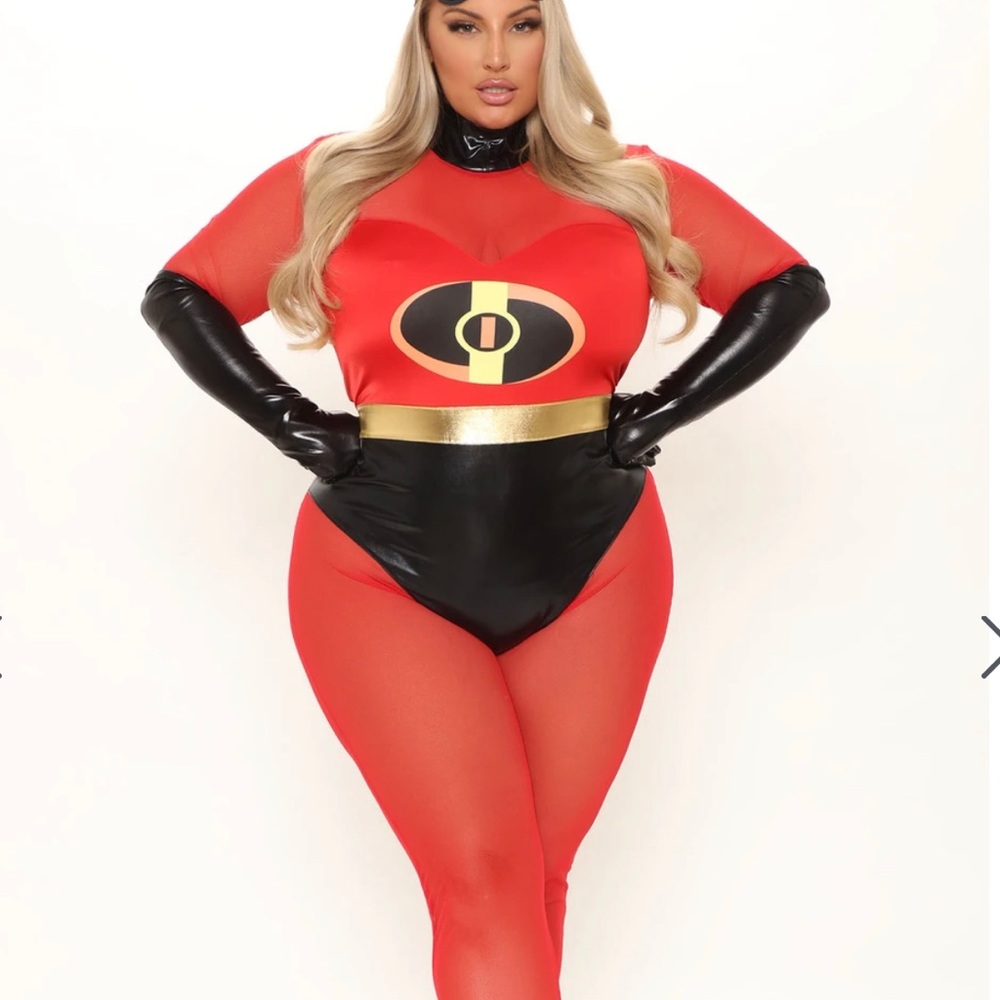 Fashion Halloween costume, 1x/2x in size and red color